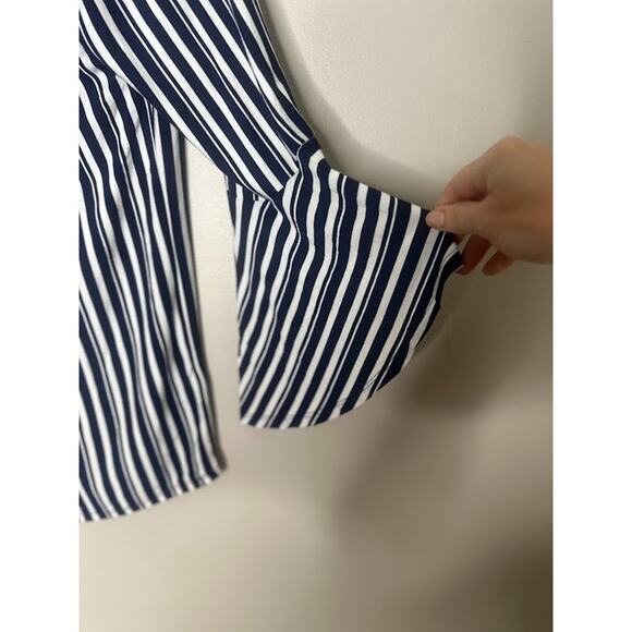 Cable & Gauge Striped Top Womens Medium Navy Blue White 3/4 Bell Sleeve Flowy - Picture 2 of 8